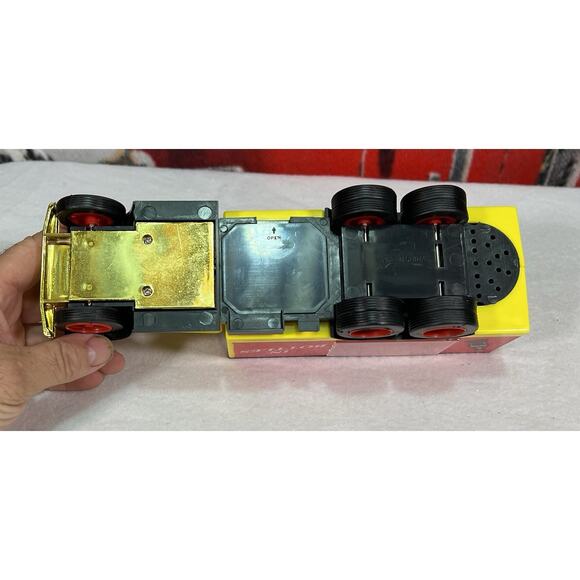 Coca-Cola Toy Truck with Clock - Picture 5 of 6